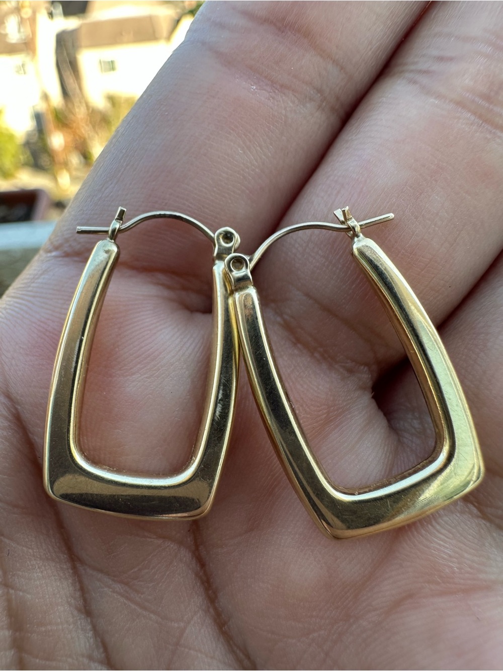 Polished 10k Gold Sculpted Geometric Hoop Earrings - Women Jewelry - Picture 3 of 4
